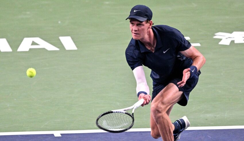 Tennista Sinner si ritira temporaneamente